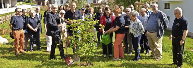 Die Brgermeister Antonie Mercier und ... beim neuen Rathaus in Hchenschwand.   | Foto: Stefan Pichler