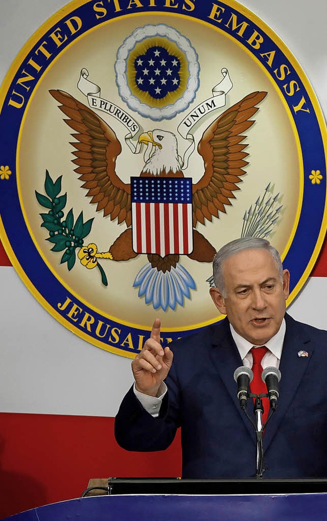 Israels Premier Netanjahu in der neuen US-Botschaft   | Foto: AFP