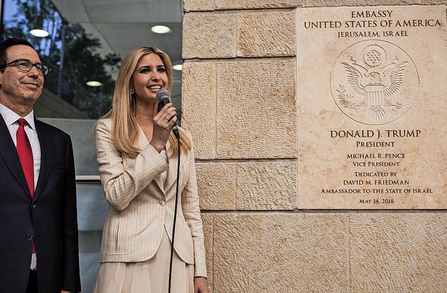 US-Finanzminister Steven Mnuchin und T...ffnung der US-Botschaft in Jerusalem   | Foto: dpa