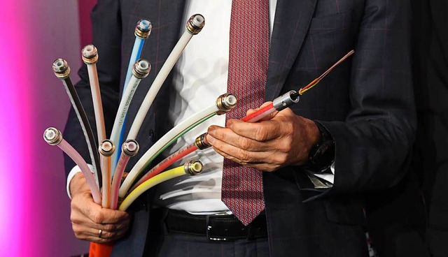 Neue Kabel bringen nicht immer Tempo ins Internet.  | Foto: dpa