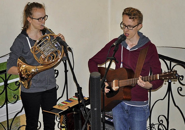 Angela und Christian Hotz spielten bei...winkel des Klosters Riedern am Wald.    | Foto: Ursula Ortlieb