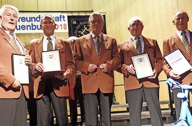 Hohe Sngerehrungen beim Jahreskonzert... Otto, Gnter Baas und Walter Mnnlin   | Foto: Flier