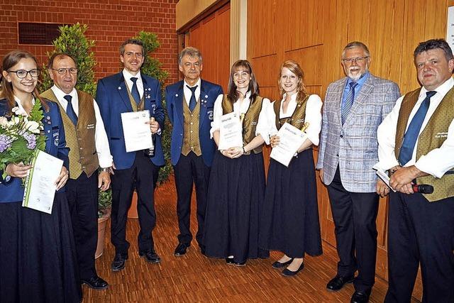 Groe goldene Ehrennadel fr Siegfried Bierwirth