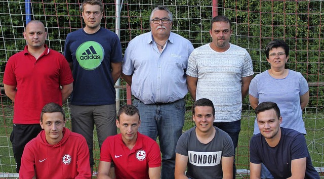 Der aktuelle Vorstand des FC Huttingen...arius Stzler und Domenik Drrschnabel  | Foto: Reinhard Cremer