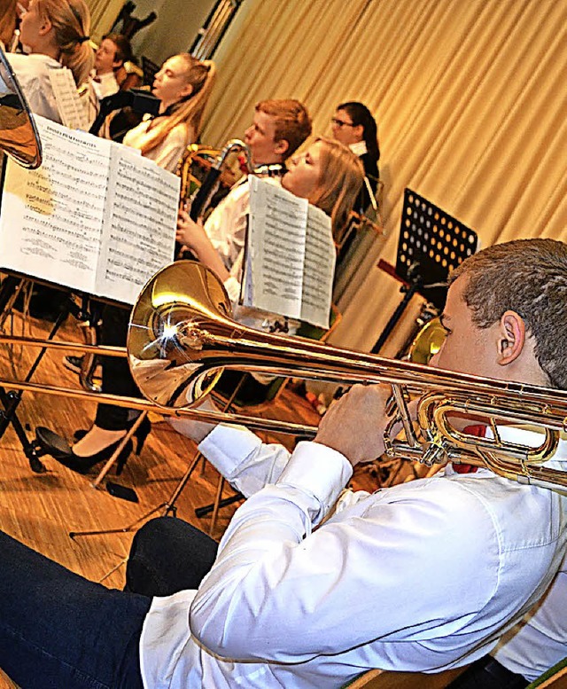 Das Jugendorchester der Stadtmusik Zell in Aktion   | Foto: berger