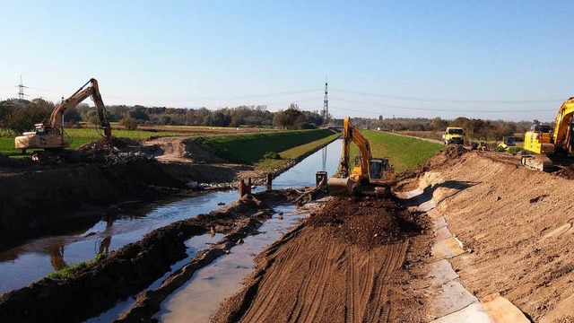 Arbeiten im 2. Bauabschnitt am Schutte... von Rad- und Fuwegen im Dammbereich.  | Foto: Regierungsprsidium