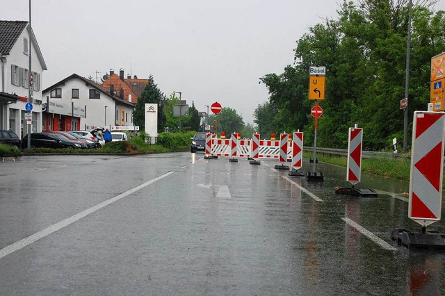 Hier muss links abgebogen werden. Der ...wegen der Barken jedoch kaum zu sehen.  | Foto: Herbert Frey