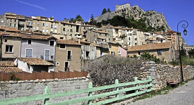 Hoch ber der Stadt thront die Zitadelle von Sisteron.   | Foto: Privat