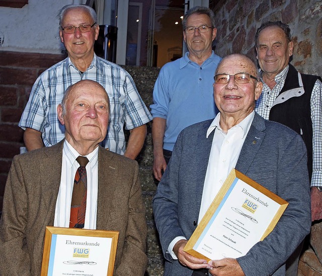 Ehrungen anlsslich des 70-jhrigen Be...rne Hermann Knodel und Hans Schaudt .   | Foto: Michael Haberer