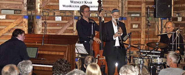 Heies Konzert im khlen Weinlager: Mi...abend im Weingut Knab in Endingen auf.  | Foto: Ilona hge