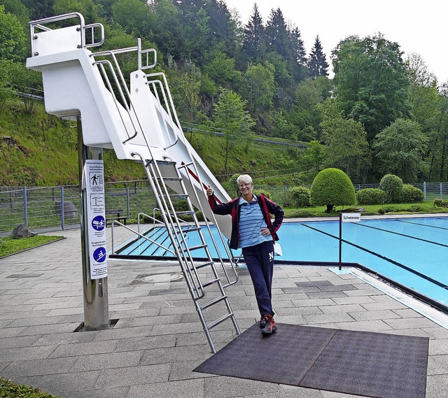 Es ist angerichtet: Schwimmmeisterin A...ue Badesaison, ihre 24. in Lenzkirch.   | Foto: Ralf Morys