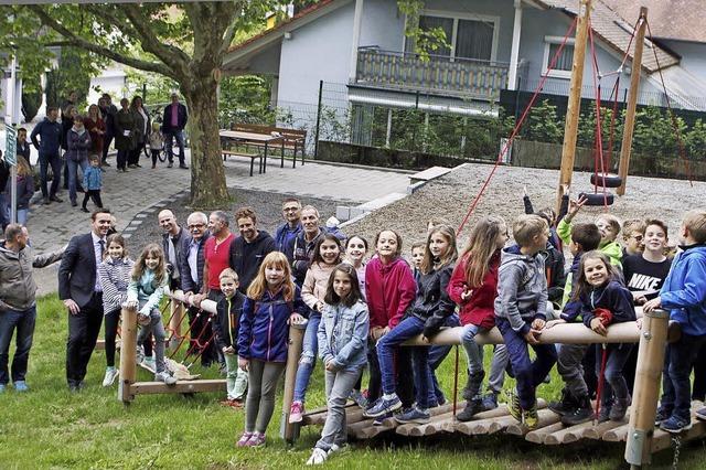 Neugestalteter Spielplatz in Oberweier