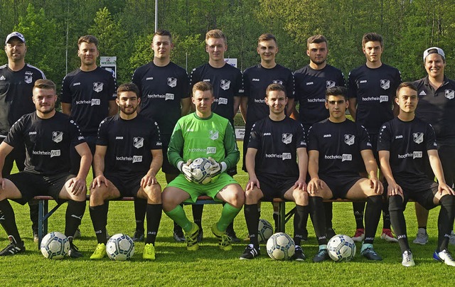 Die  Meistermannschaft der A-Junioren ...opf, Hseyin-Eray Toker und  Paul Denz  | Foto: SV 08 Laufenburg