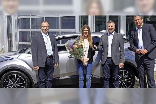 Blumen und ein neues Auto