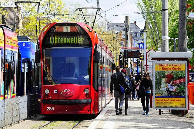 An der Haltestelle Rathaus im Sthling... Rathaus) lief eine Frau vor die Bahn.  | Foto: Thomas Kunz