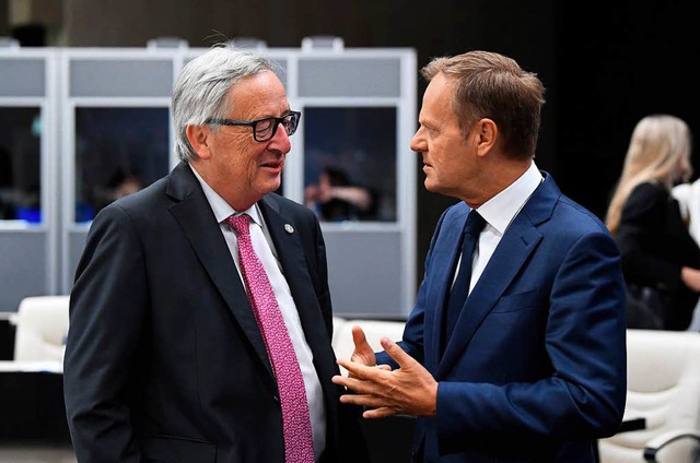 Jean-Claude Juncker (l), Prsident der...Tusk, Prsident des Europischen Rates  | Foto: dpa