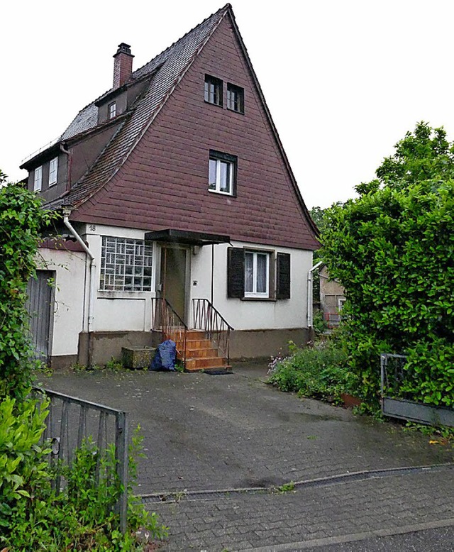 Anstelle dieses   Hauses entsteht ein Mehrfamilienhaus.  | Foto: Langelott