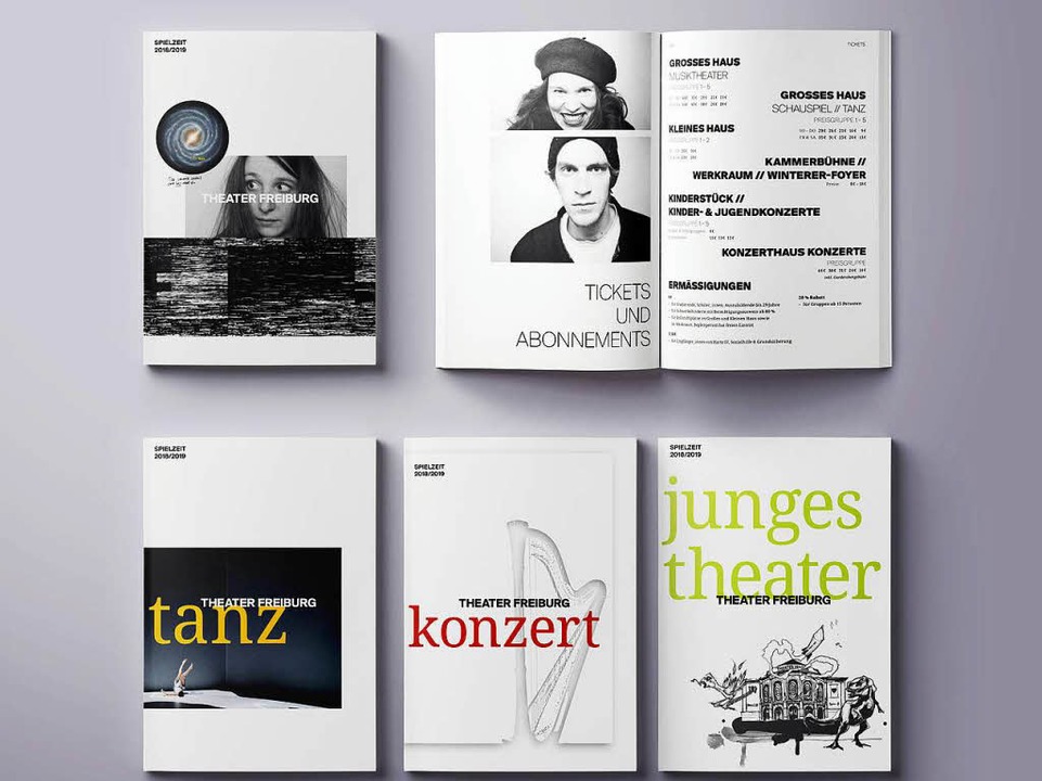 Die neuen Spielzeithefte des Theater Freiburg.  | Foto: Theater Freiburg