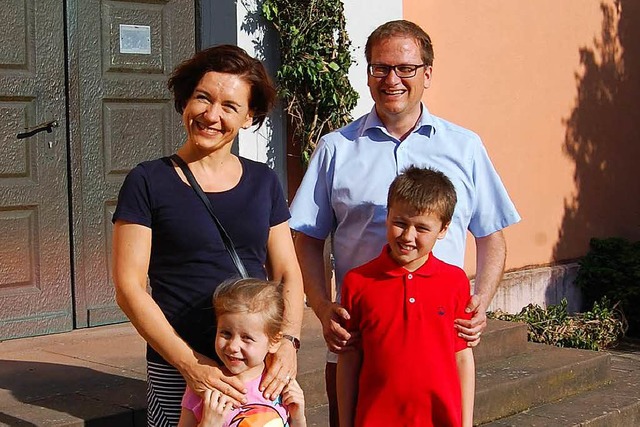 Der neue Pfarrer fr Altenheim-Mllen ...rnulyte, Tochter Migle und Sohn Mantas  | Foto: Hagen Spth