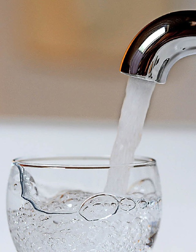 So soll Trinkwasser aus dem Hahn aussehen.   | Foto: dpa