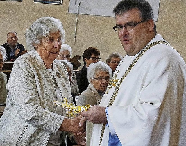 Pfarrer Martin Kalt dankte den Zubbelwiebern fr ihr ehrenamtliches Engagement.   | Foto: H. Birkle