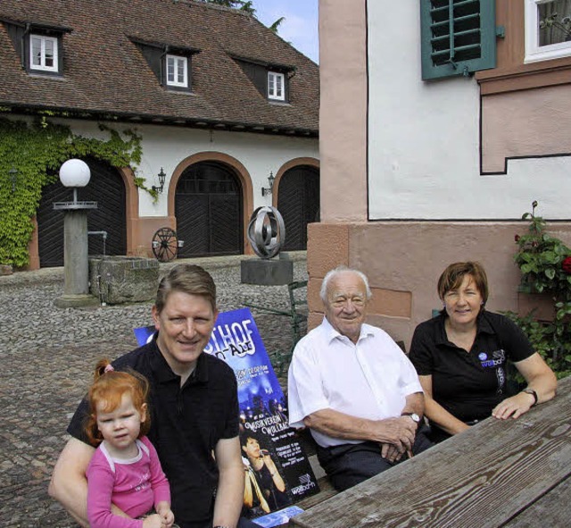 Initiatoren und Gastgeber des Wollbach...Musikvereinsvorsitzende Annette Krey.   | Foto: Walter Bronner