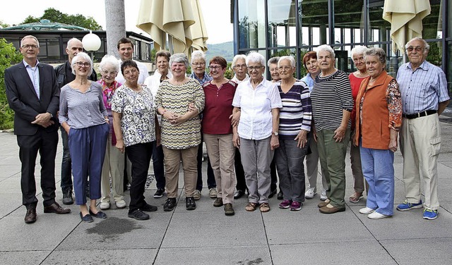 Seit 40 Jahren kommt eine Gruppe mit d...c Morshuis (links) die Gste begrt.   | Foto: Kanele