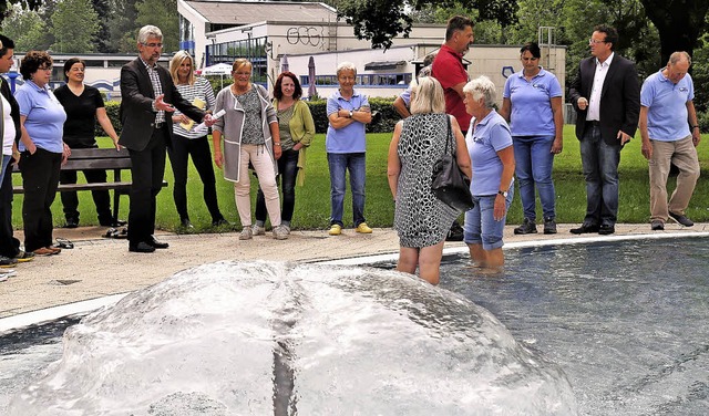 Brgermeister Michael Thater fhrte St...reins vor Saisonbeginn durch das Bad.   | Foto: Jrn Kerckhoff