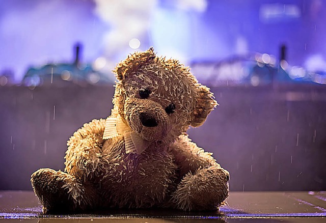 Auch ein Teddybr kann mit entsprechen...hnik Gesprche mithren und aufnehmen.  | Foto: DPA