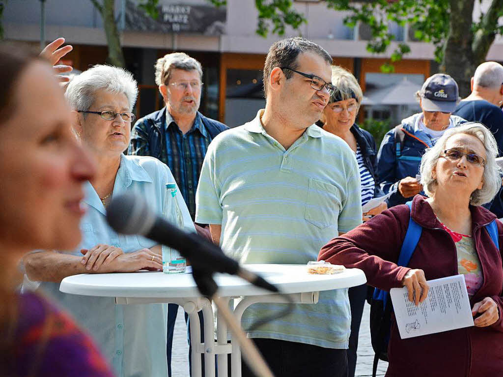 Sing with us!  mit Tina & Jo bei der BZ Lrrach auf dem Marktplatz zur  Aktion Dreimatland  - Der BZ-Regiokompass