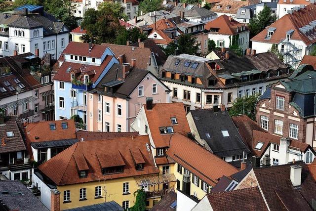 Wohnraum durch Ausbau und Aufstockung von Dächern – kann das Freiburgs Probleme lindern?