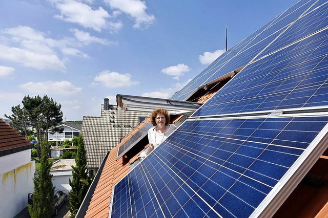 Ria Thieme (57) aus St. Georgen sorgt ...ltaikanlage fr emissionsfreien Strom.  | Foto: Thomas Kunz