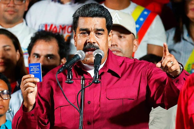 Amtsinhaber Nicols Maduro wurde bei d... in Venezuela in seinem Amt besttigt.  | Foto: dpa