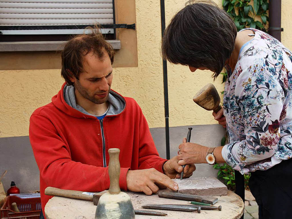 Knstler bei der Arbeit: Sbastian Fernex leitete Interessierte an.