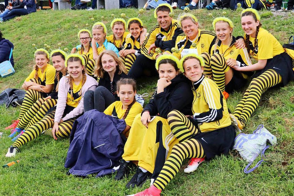 Gute Stimmung herrschte beim Pfingstturnier des SV Grafenhausen – bei den Mannschaften und beim Publikum. (Foto: Dorothée Kuhlmann) Gute Stimmung herrschte beim Pfingstturnier des SV Grafenhausen – bei den Mannschaften und beim Publikum. (Foto: Dorothée Kuhlmann)