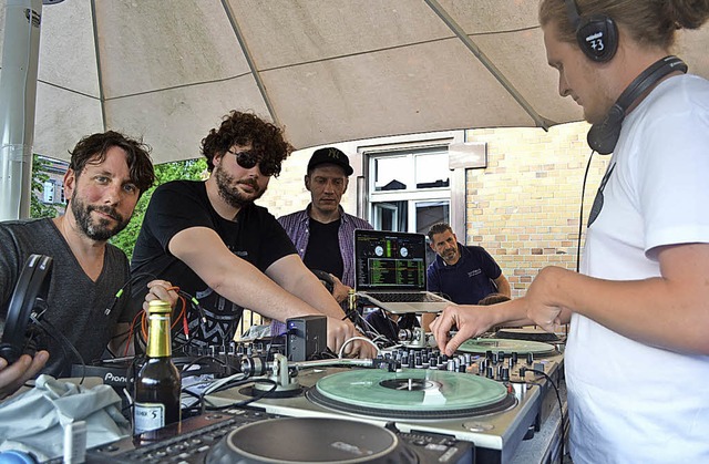 Die 4 DJs der Silent Disco (v. l.) : C...bach als &#8222;Einskleinerdrei&#8220;  | Foto: Harald Rudolf