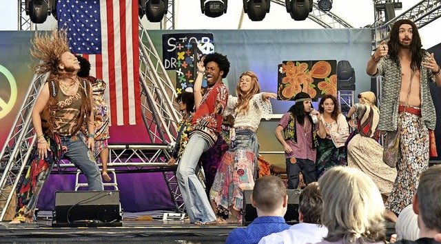 Bunt und wild ging&#8217;s beim Musica...0; auf der Landesgartenschau-Bhne zu.  | Foto: Wolfgang Knstle