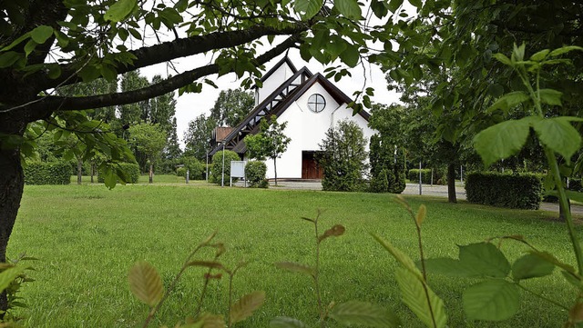 Das Gelnde rund um die Kirche soll bebaut werden.   | Foto: Rita Eggstein