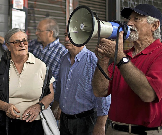 Auf griechische Rentner kommen neue Einschnitte zu. Dagegen gibt es Proteste.   | Foto: dpa