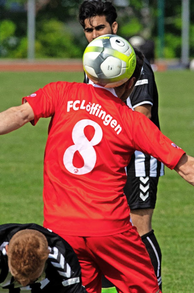 Nur den Ball im Kopf hat der eingewech...eimspiel gegen Konstanz-Wollmatingen.   | Foto: Wolfgang Scheu