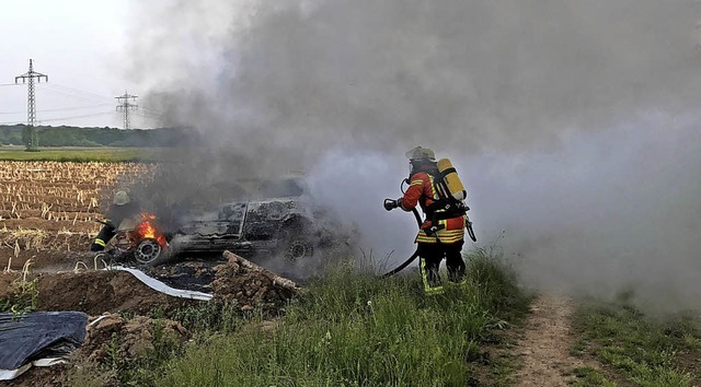 Feuerwehrleute bei der Brandbekmpfung  | Foto: Feuerwehr Kenzingen