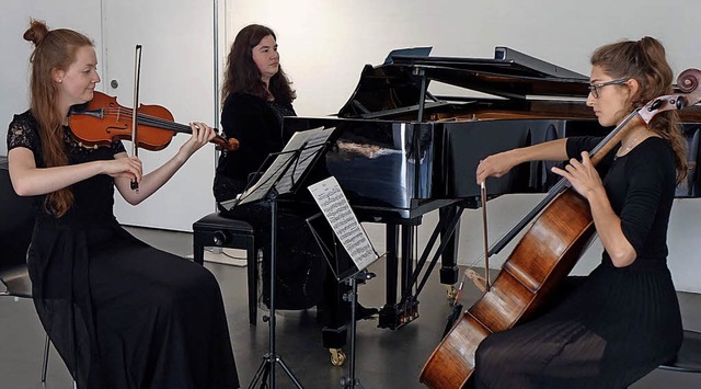 In irische, tschechische und russische...ier) und Polina Niederhauser (Cello).   | Foto: Roswitha Frey