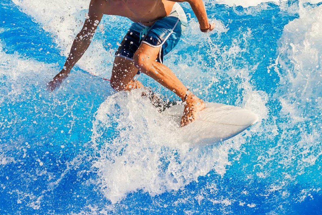 Eine Stunde Surfen auf der knstlichen Welle soll 45 Franken kosten (Symbolbild)  | Foto: David Freigner (Adobe Stock)
