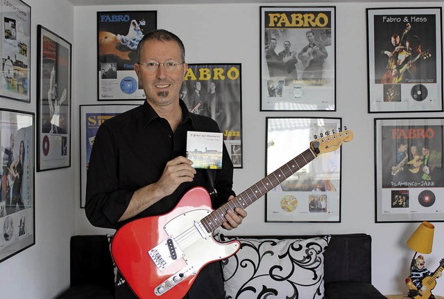 Oliver Fabro in seinem Tonstudio, in d...en: &quot;DStadt vum Trompeter&quot;.  | Foto: Nina Witwicki