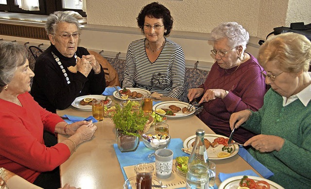 Mittagstische sind bei Senioren beliebt.  | Foto: Symbolbild: Daniela Krasa-Meyer