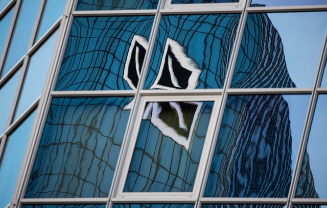 Die Deutsche Bank will ber 7000 Stellen streichen.  | Foto: dpa