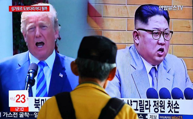 Trump und Kim Jong Un auf einem Bildsc...em Raum befinden werden, ist fraglich.  | Foto: dpa