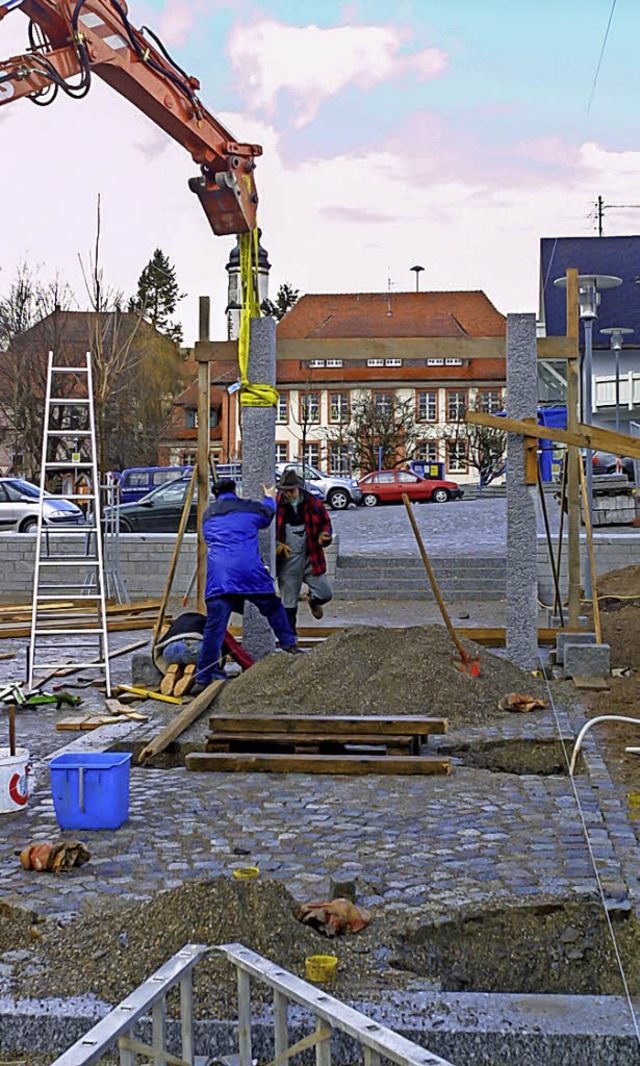 2001 wurde der Dorfplatz mit Steinen gepflastert.  | Foto: Wilfried Dieckmann