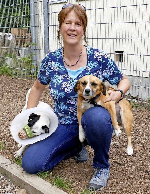 Dagmar Krieg und zwei ihrer Schtzlinge   | Foto: Elena Borchers