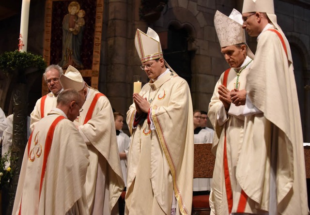 Die Bischofsweihe von Weihbischof Pete... Angebot wurde nun vorerst ausgesetzt.  | Foto: Rita Eggstein